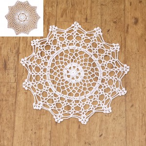 レトロかわいい手編みドイリー2種